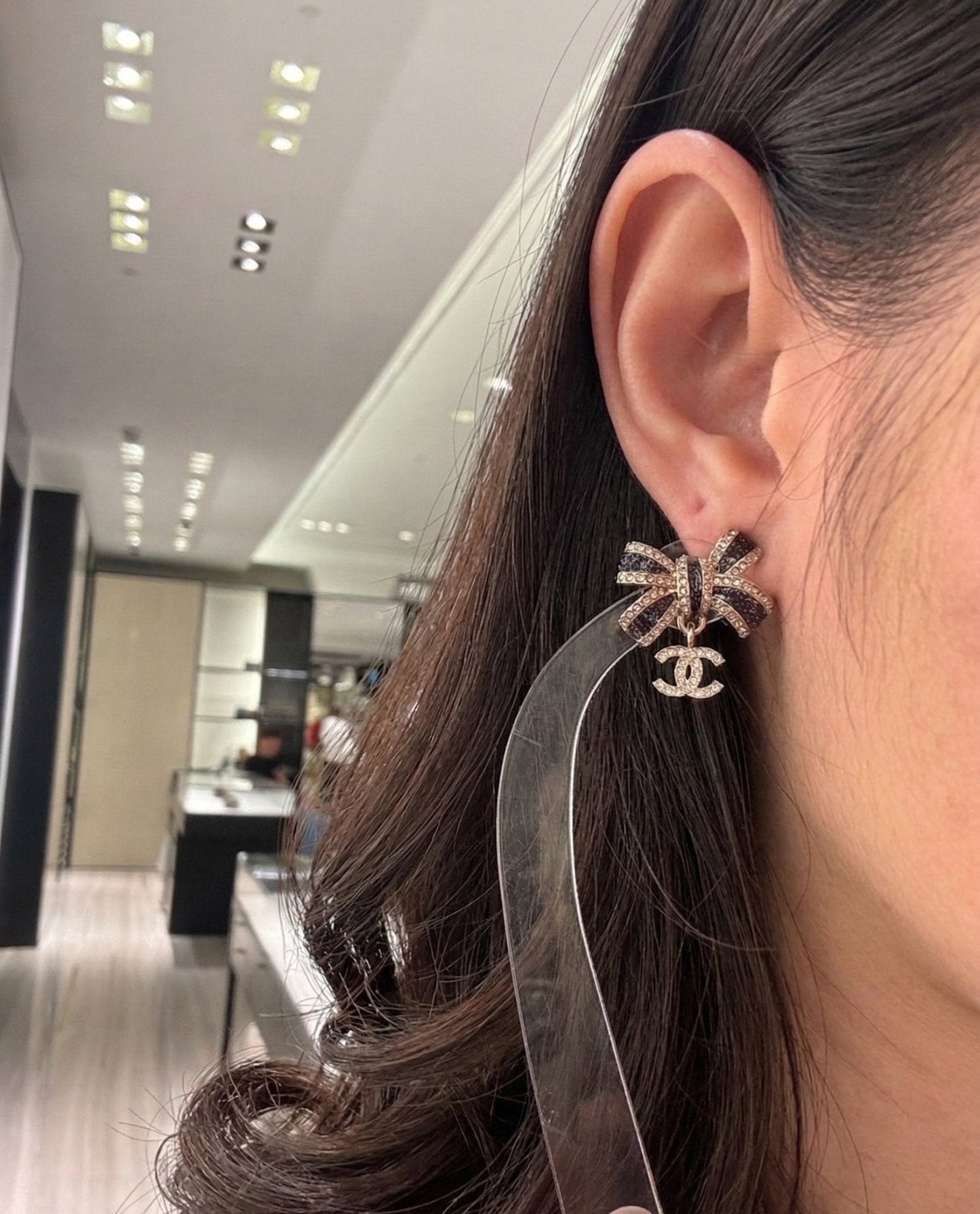 CHANEL Crystal Bow CC Drop Earrings(Black/Gold)