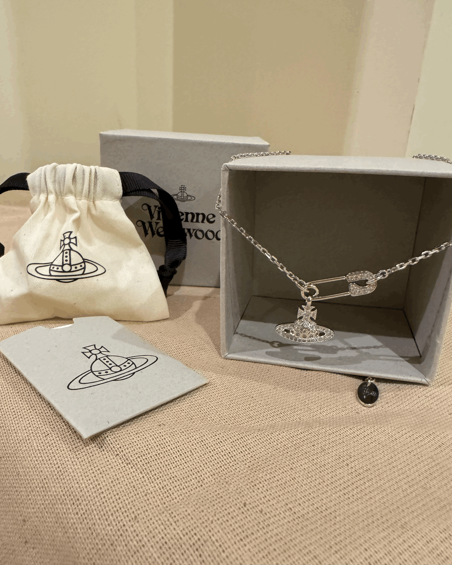 VIVIENNE WESTWOOD Lucrece Pendant Necklace Brass(2 Colors)