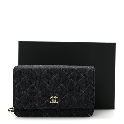 Denim Quilted CC Turnlock Wallet On Chain WOC Dark Blue Orange