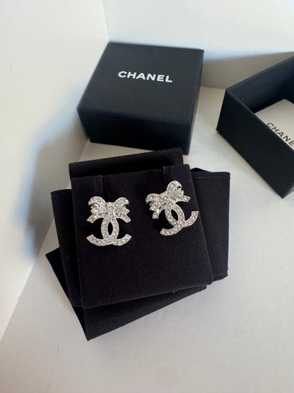 CHANEL Bow The CC Logo Earrings(Silver)