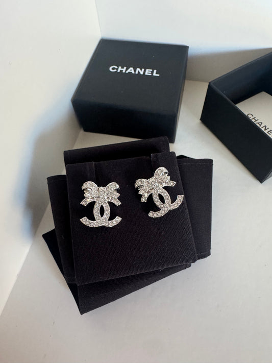 CHANEL Bow The CC Logo Earrings(Silver)