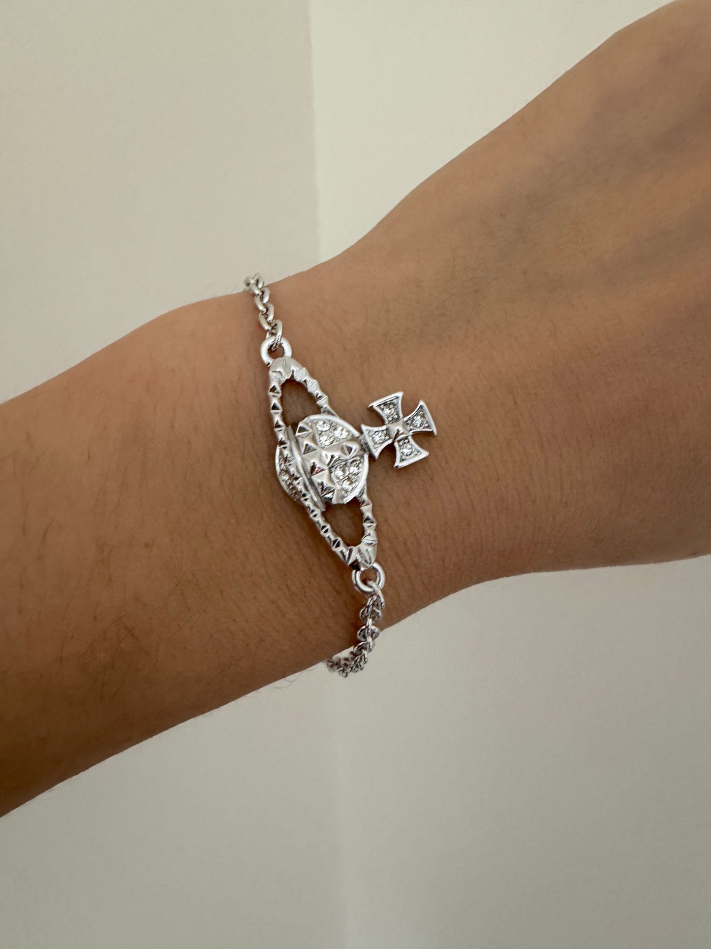 VIVIENNE WESTWOOD Mayfair Bas Relief Bracelet Brass(4 Colors)
