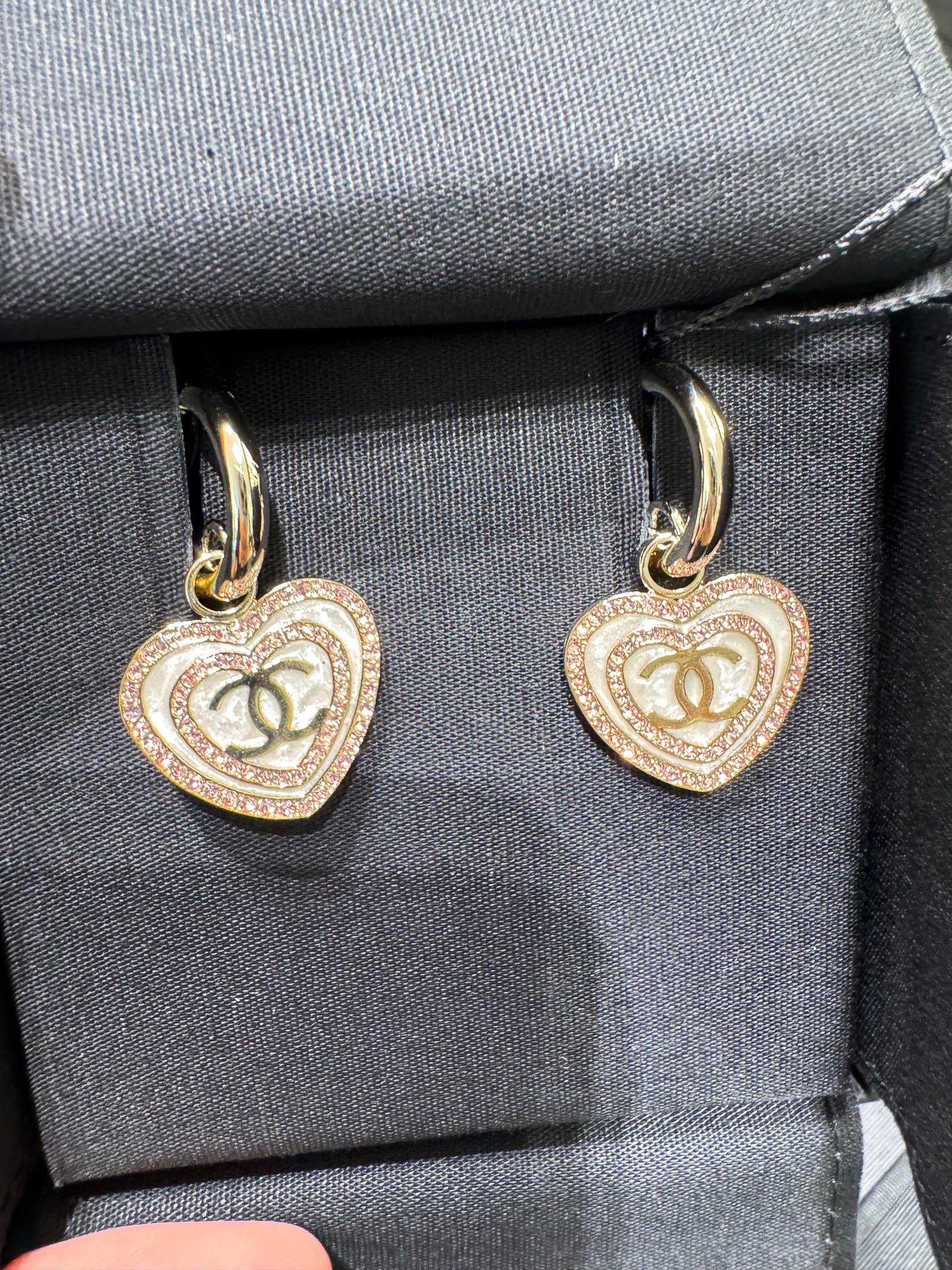 CHANEL Cream and Pink Heart Earrings(White)