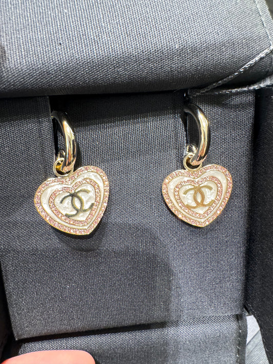 CHANEL Cream and Pink Heart Earrings(White)