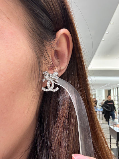 CHANEL Bow The CC Logo Earrings(Silver)