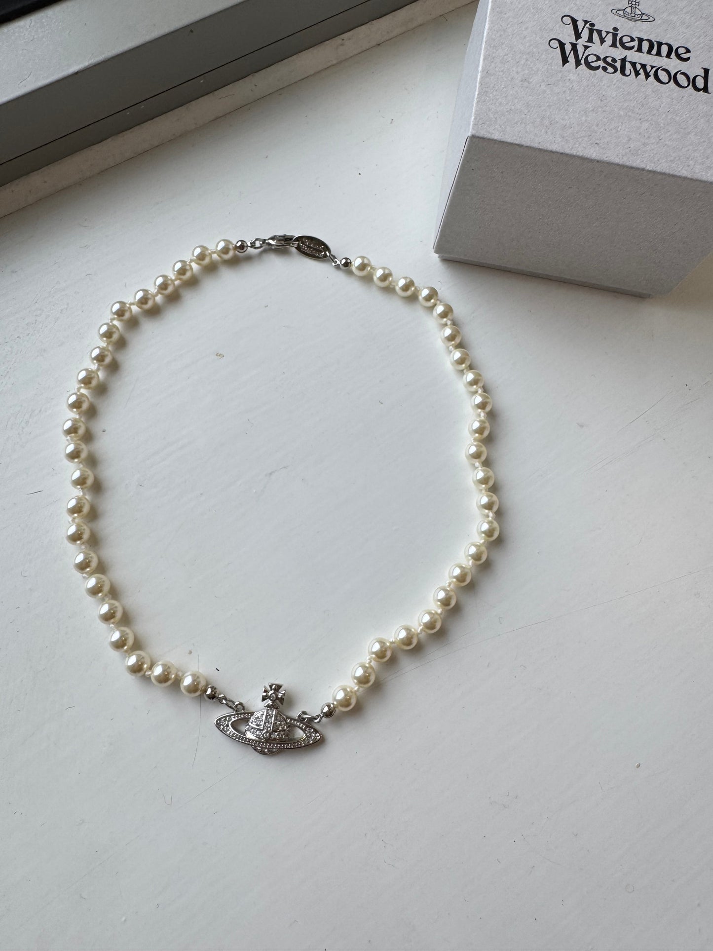 VIVIENNE WESTWOOD Bas Relief Pearl Choker(Mini/Silver)