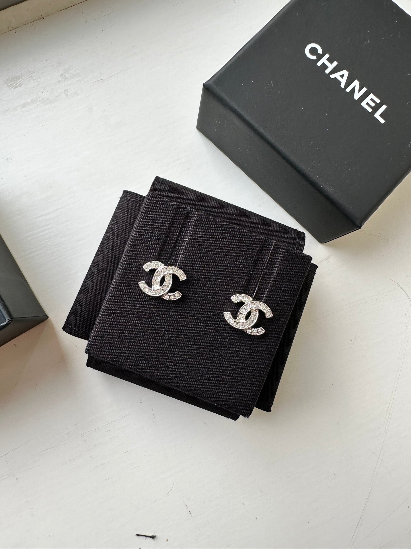 CHANEL ABE100 Classic Silver CC Earrings(Silver)
