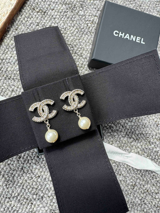 CHANEL A86506 Classic Earrings with Pearl(Gold)