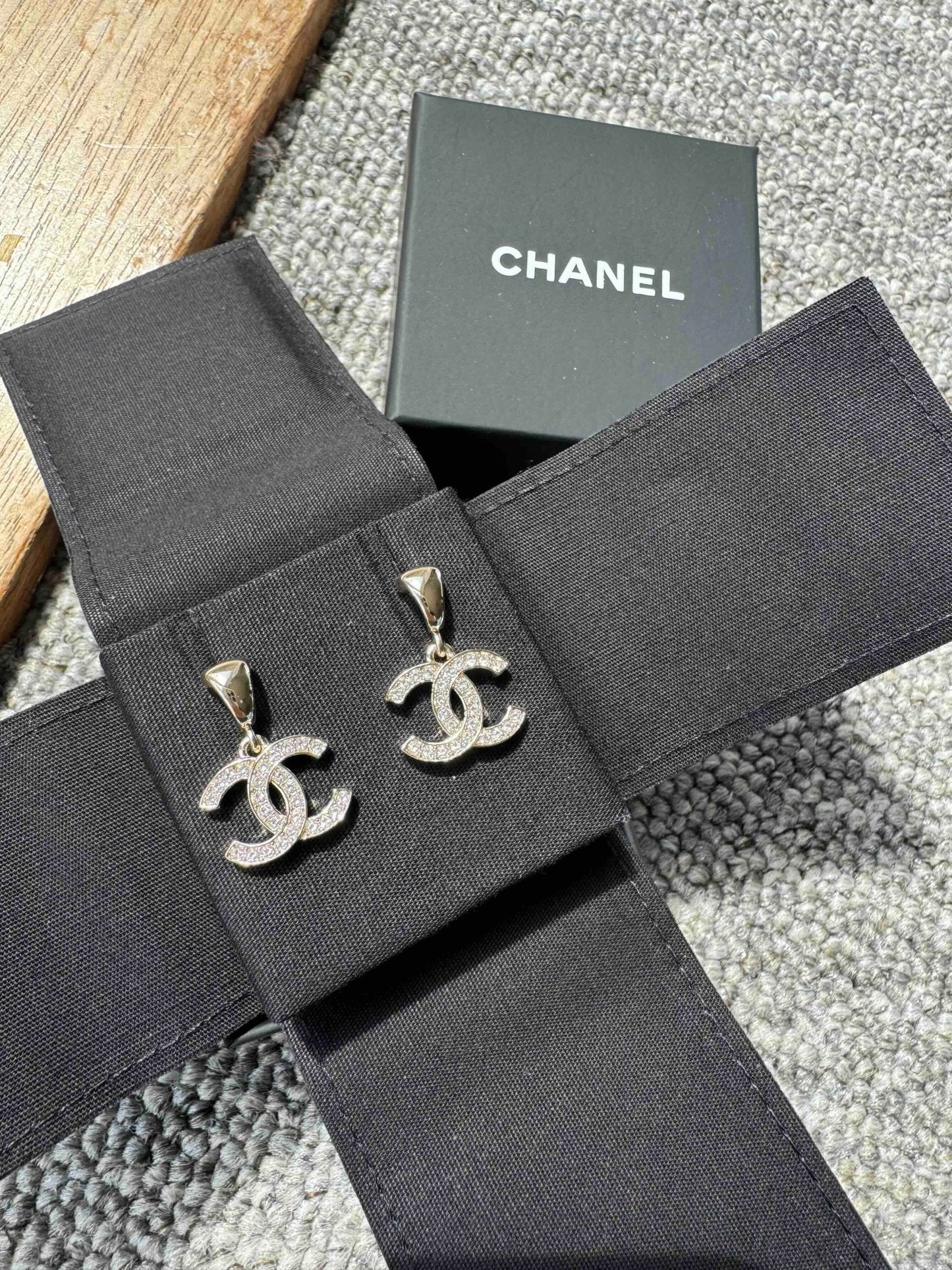 CHANEL ABD519 Crystal Earrings(Pale Gold)