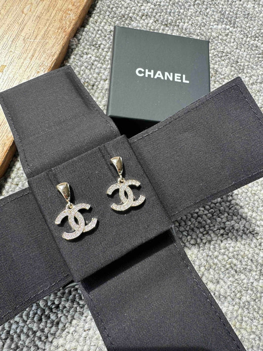 CHANEL ABD519 Crystal Earrings(Pale Gold)