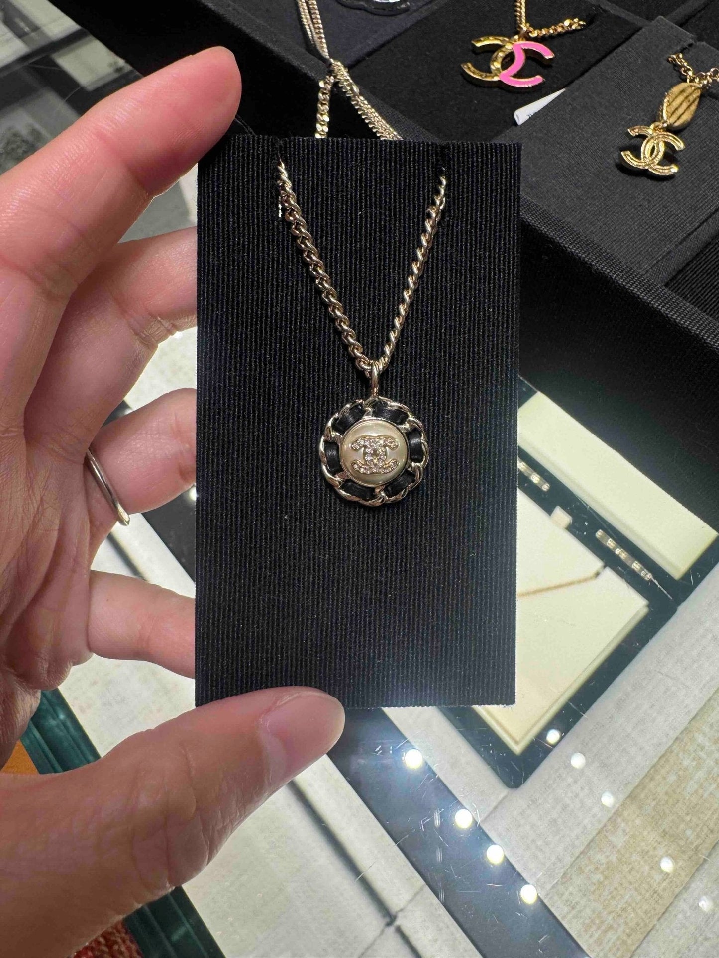 CHANEL ABG558 CC Logo Necklace(Black)