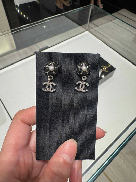 CHANEL CC Crystal & Pearl Camellia Drop Earrings(Black/Silver)