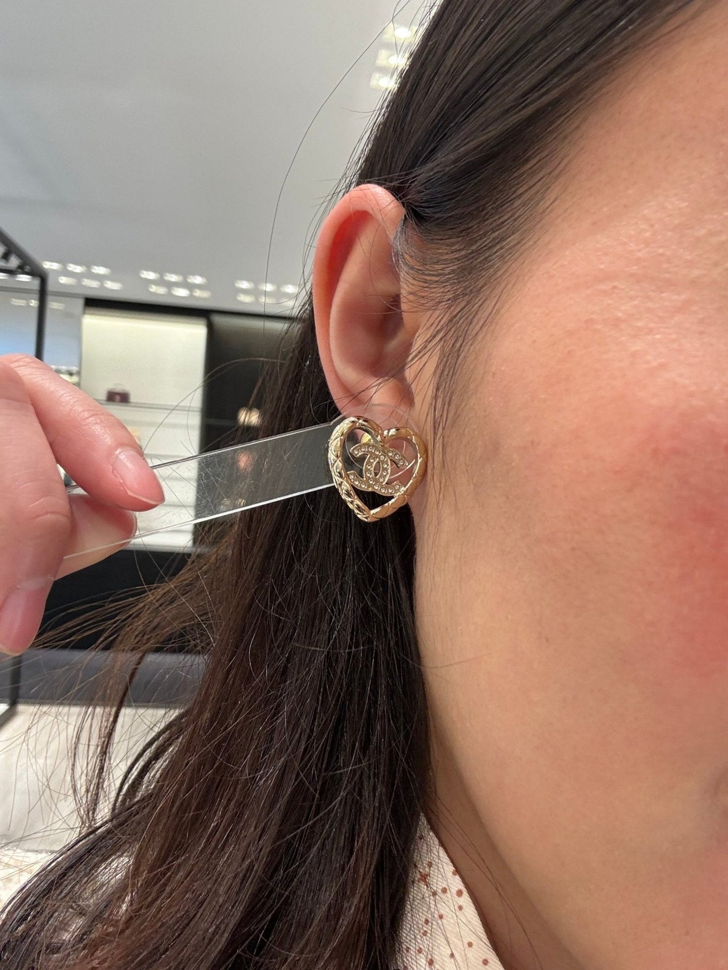 CHANEL Quilted Heart Crystal CC Earrings(Pale Gold)