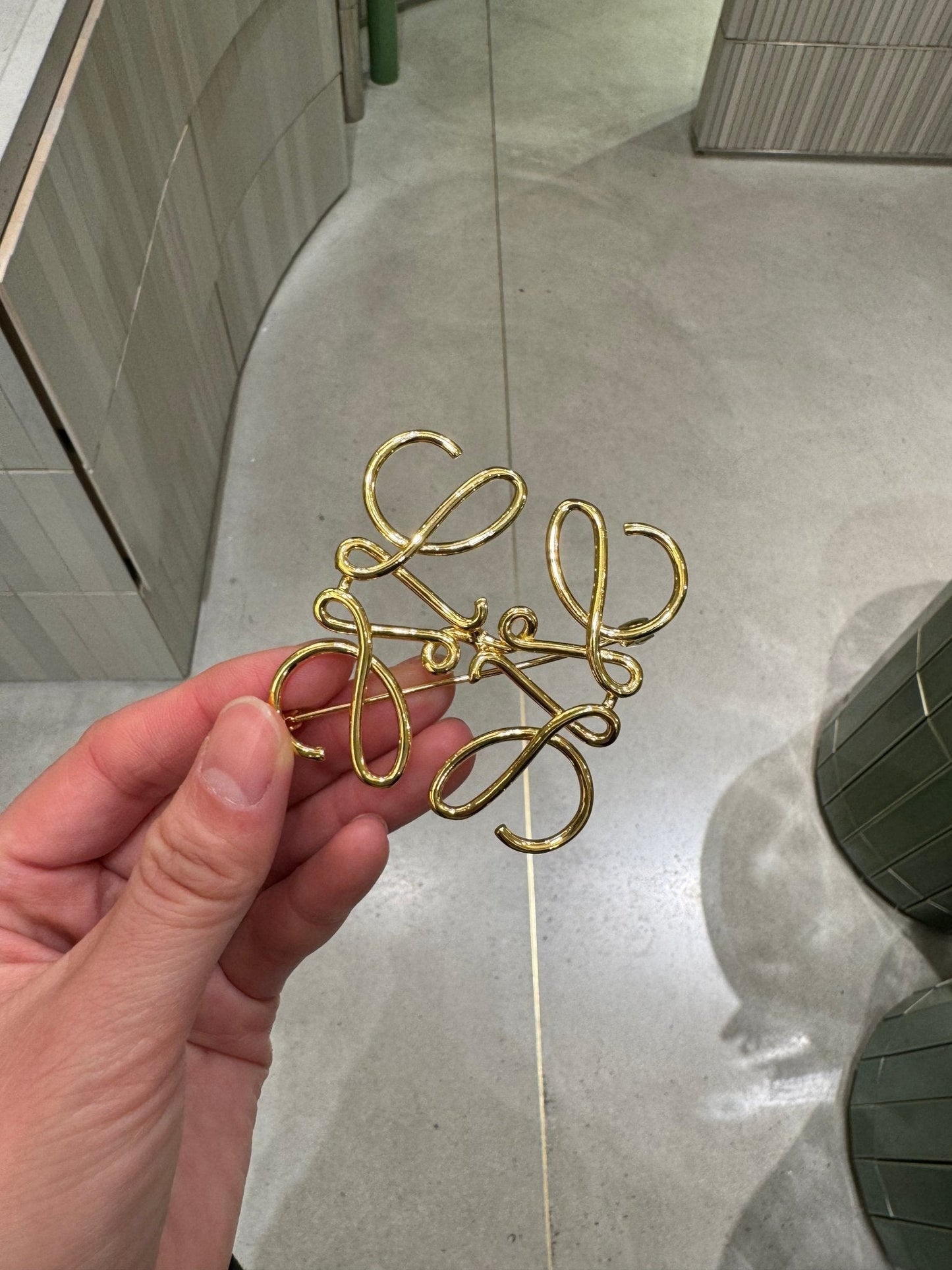 LOEWE Metal Anagram Brooch(2 Colors)